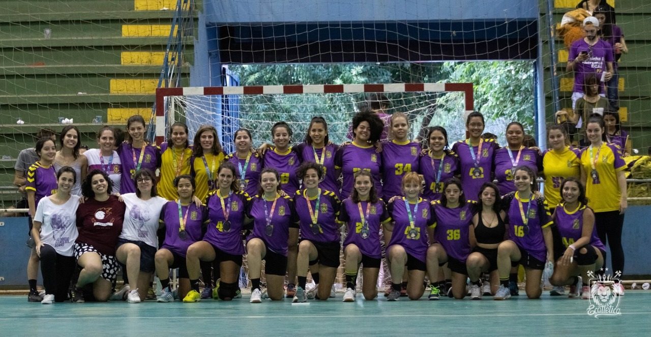 Time de handebol feminino da ECA - Juca