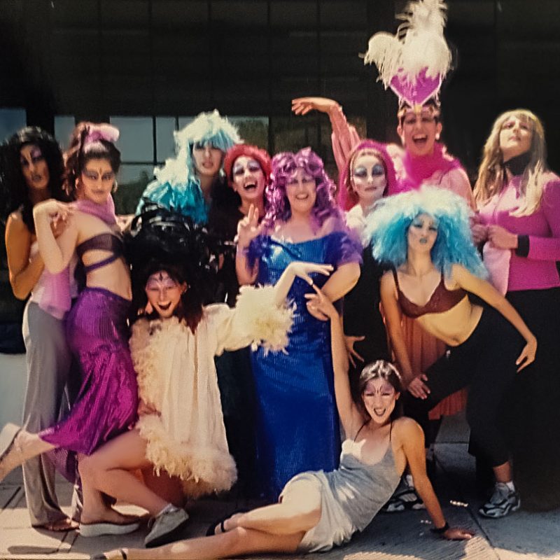 Turma de 1999 no Teatro Laboratório CAC, enviada por Bia Borin