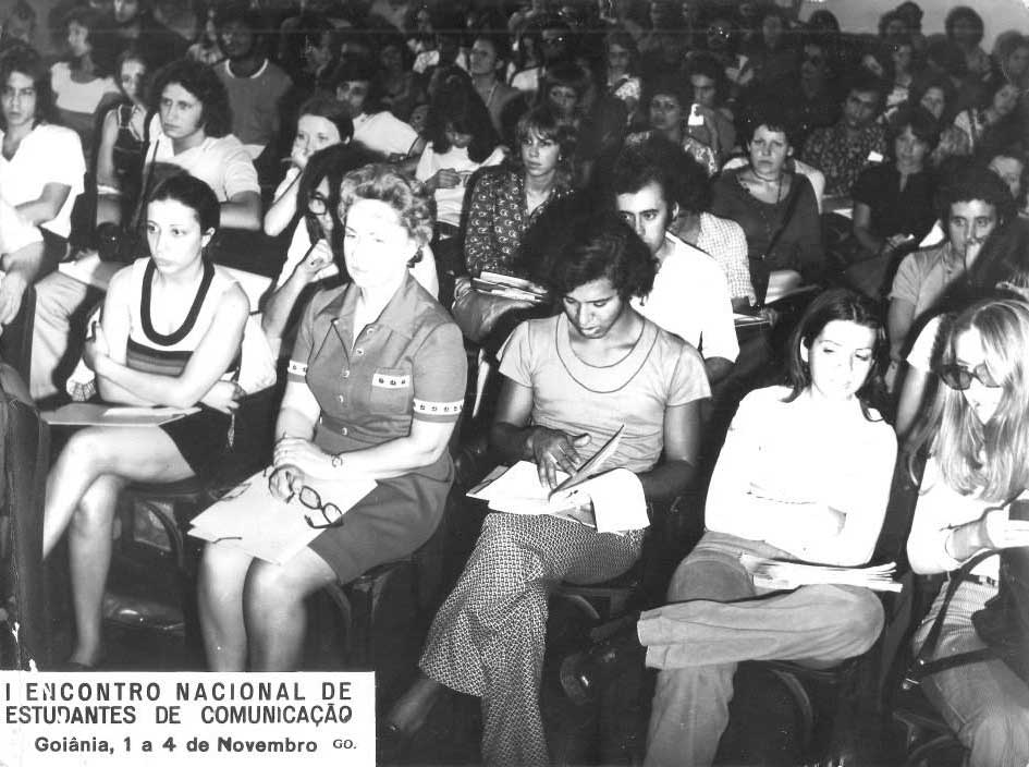 I ENECOM, Goiânia, 1972. Na primeira fileira, da esquerda para a direita: Neuza Fiorda Chacha, Zita Bressane, Emmanuel Publio Dias, Regina Pimenta de Castro, Diléa Frate (contribuição de Neuza Fiorda Chacha)