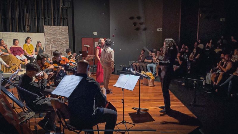 Apresentação da ópera L’Elisir d’Amore no Teatro Laboratório da ECA em fevereiro