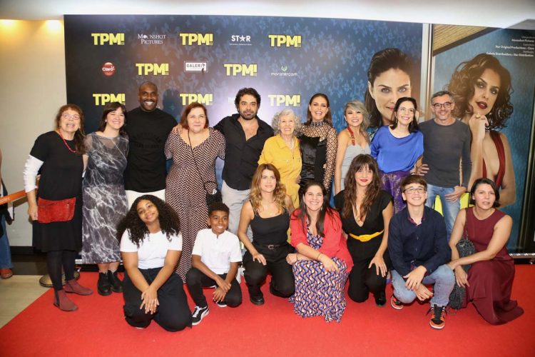 Elenco e equipe de "TPM! Meu Amor" na pré-estreia em São Paulo (Galeria Distribuidora)