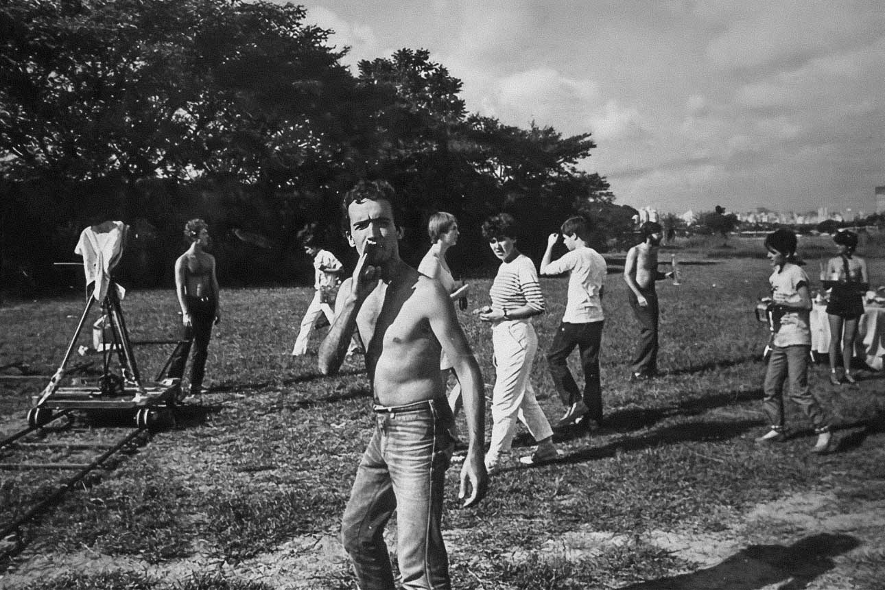 No centro, em primeiro plano: Francisco Cesar Filho. Atrás dele, da esquerda para a direita: Mirela Martinelli, Anna Muylaert, Marcio Ferrari, Eduardo Santos Mendes, Tata Amaral e Regina Rheda, na USP, em 1983