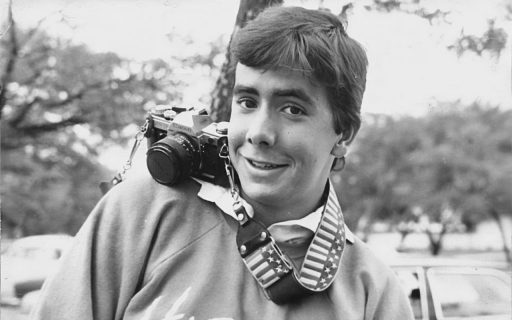 Guto Junqueira (Jornalismo), na frente da ECA, 1985