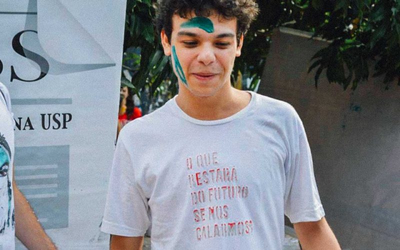 O bixo Tiago Aguiar em 2014, no dia da matrícula na ECA