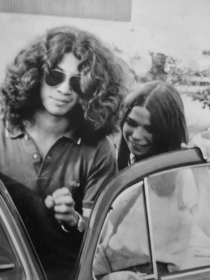 Um amor que nasceu no trote: Priolli com Carolina, em 1972 (Foto Paulo Priolli - Reconstituída por IA)